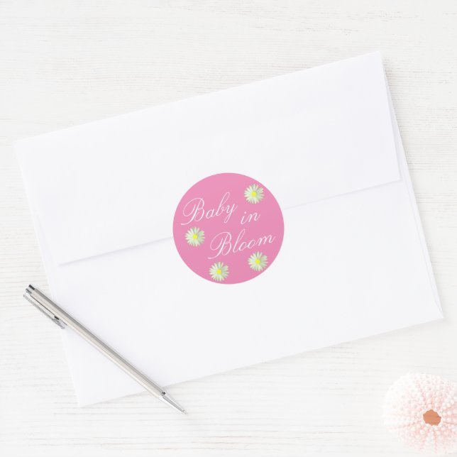 Sticker Rond Bébé dans le Baby shower en fleur (Enveloppe)