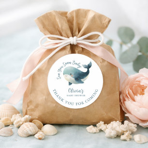 Sticker Rond Bientôt de Vous Baleine Blanc Merci Baby Shower