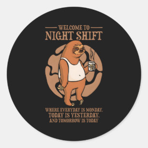 Sticker Rond Bienvenue À Night Shift Où Tous Les Jours Est Lund