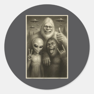 Sticker Rond Bigfoot Drôle, Alien, & Yéti Sasquatch Rock On