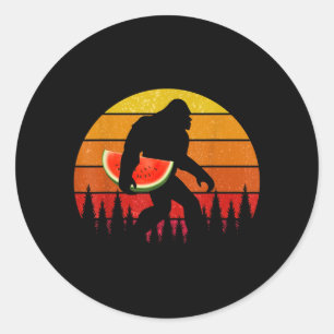 Sticker Rond Bigfoot Drôle Avec Tranche De Pastèque Melon Été