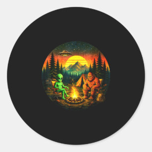 Sticker Rond Bigfoot extraterrestre drôle camping rétro ovni fe