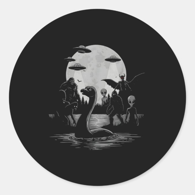 Sticker Rond Bigfoot Ufo Loch Ness Monster Mothman And Aliens!  (Devant)