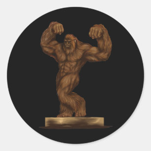 Sticker Rond Body Builder Bigfoot Pose Sur Une Scène - Gym Help