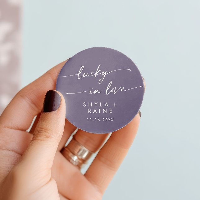 Sticker Rond Boho Chic prune violet chanceux en faveur de l'amo (Boho Chic Plum Purple Lucky In Love Favor Classic Round Sticker)