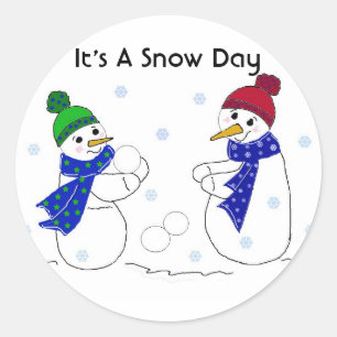 Sticker Rond Bonhommes de neige jouant dans la neige
