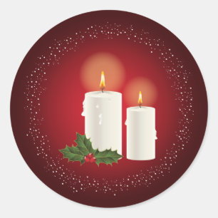 Sticker Rond Bougies de Noël blanches et cosy sur fond rouge av