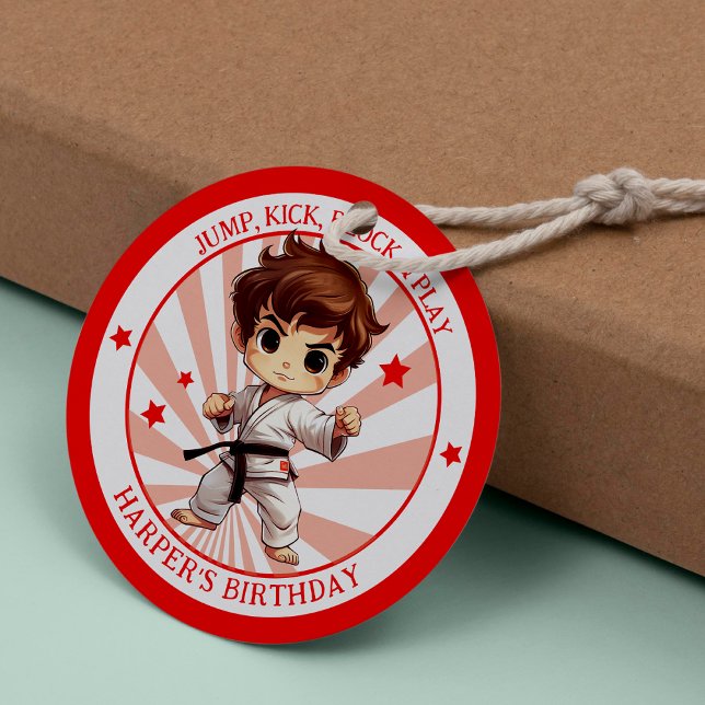 Sticker Rond Boy's Karate Martial Arts fête d'anniversaire (Celebrate with kicks and birthday tricks! Kick up the fun with our Karate party supplies!)
