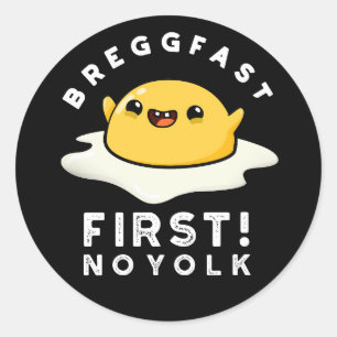 Sticker Rond Breggfast First No Yolk Funny Egg Pun Dark BG