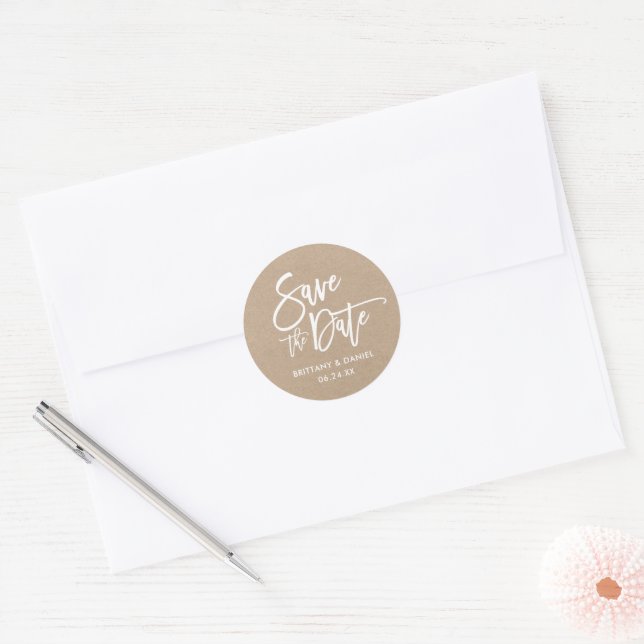 Sticker Rond Brosse Script Kraft Sauvegarder La Date Enveloppe  (Enveloppe)
