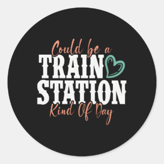 Sticker Rond Ça Pourrait Être Une Gare De Jour