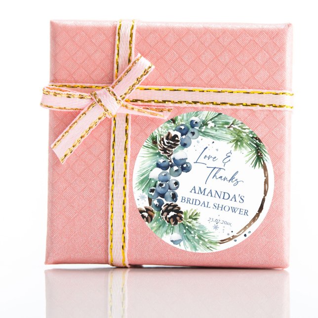 Sticker Rond Cadeau de douche de mariée hivernale en aquarelle  (Winter bridal shower watercolor pines wreath favor sticker winter blue berries thank you stickers)