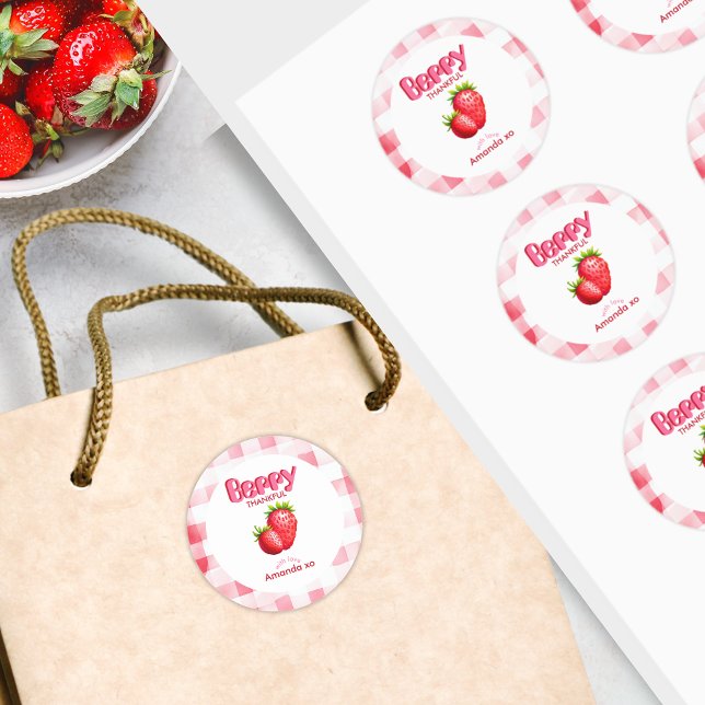 Sticker Rond Cadeau de faveur de Baby Shower pour fraise reconn (Baby Shower berry thankful favor sticker gift strawberry sweet gingham party pink red new mother mom)