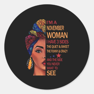 Sticker Rond Cadeaux d'anniversaire Je suis une femme de nove