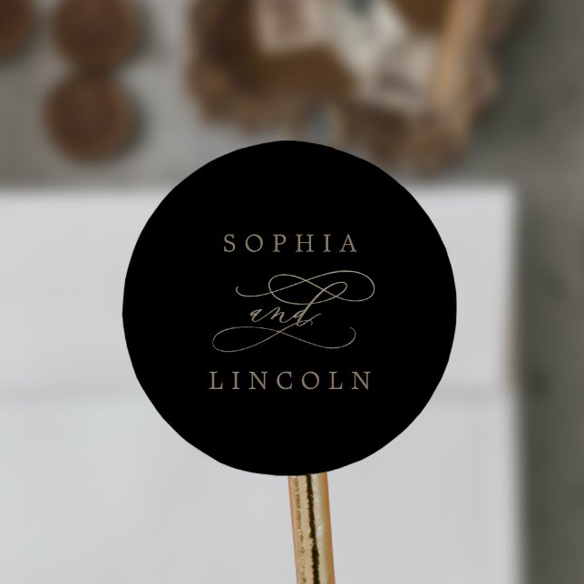 Sticker Rond Calligraphie dorée romantique Enveloppe noire Phoq (Créateur téléchargé)