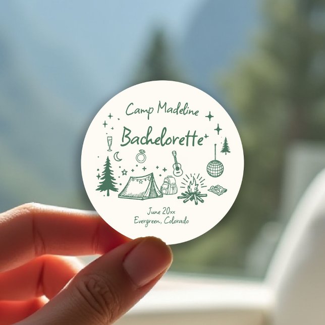 Sticker Rond Camp Bachelorette Camping Main Drag Écriture verte (camp bachelorette sticker camping hand drawn written girls trip bach green glamping)
