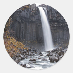 Sticker Rond Cascade de Svartifoss en Islande collant rond