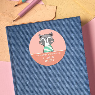 Sticker Rond Ce livre appartient à Cute racoon kids