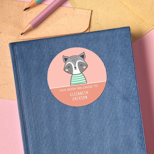 Sticker Rond Ce livre appartient à Cute racoon kids (Créateur téléchargé)