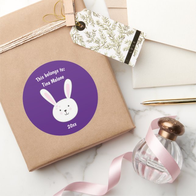 Sticker Rond Cela appartient au nom Lapin Lapin Face Purple (Cadeaux)