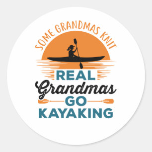 Sticker Rond Certains Grandmas Knit Real Grandmas Go Kayak