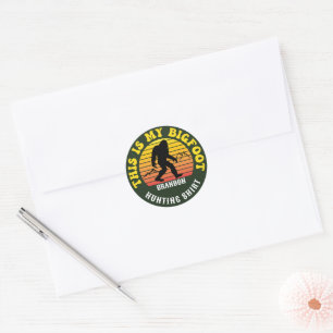 Sticker Rond C'est ma chemise de chasse Bigfoot