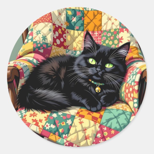 Sticker Rond Chat noir mignon sur chaise à rocher (Devant)