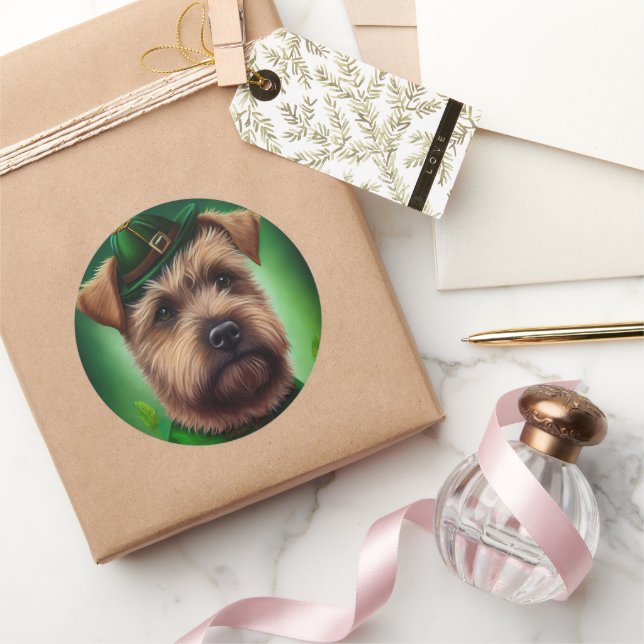 Sticker Rond Chesapeake Bay Terrier en tenue de jour St. Patric (Cadeaux)