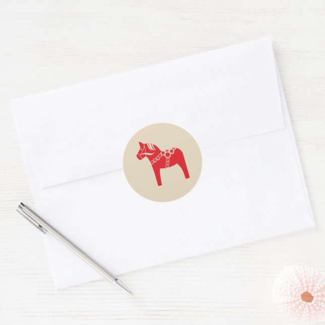 Sticker Rond Cheval Suédois Rouge Design de Noël Scandinave (Enveloppe)