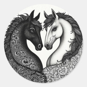Sticker Rond Chevaux Noirs et Blancs 🐴 Duo Équestre Élégant Ar