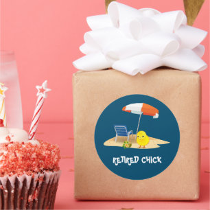 Sticker Rond Chick à la retraite—Scène de plage