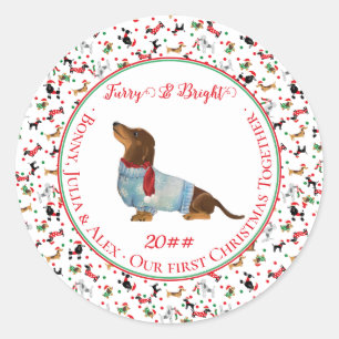 Sticker Rond Chien Dachshund à travers neige Noël Feu brillant
