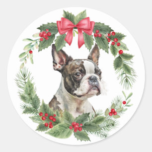 Sticker Rond Chien de Boston Terrier Red Bow Holly Wreath