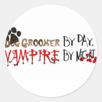 Chien Groomer de jour, Vampire de nuit