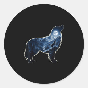 Sticker Rond Chien hurlant forêt de montagne au clair de lune s