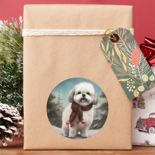 Sticker Rond Chien Malti Tzu à Noël de neige (vacances)