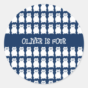 Sticker Rond Chouette de fête d'anniversaire de quatre ans