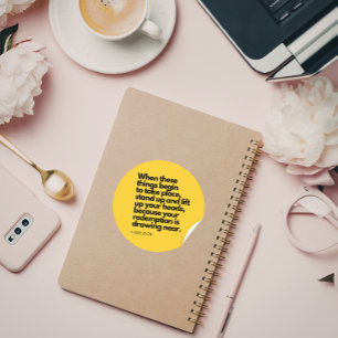 Sticker Rond Citations Bibliques : Levez-vous Luc 21:28, Verset
