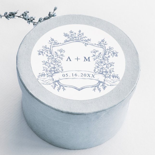 Sticker Rond Classic Dusty Blue Floral Crest Monograms (Créateur téléchargé)