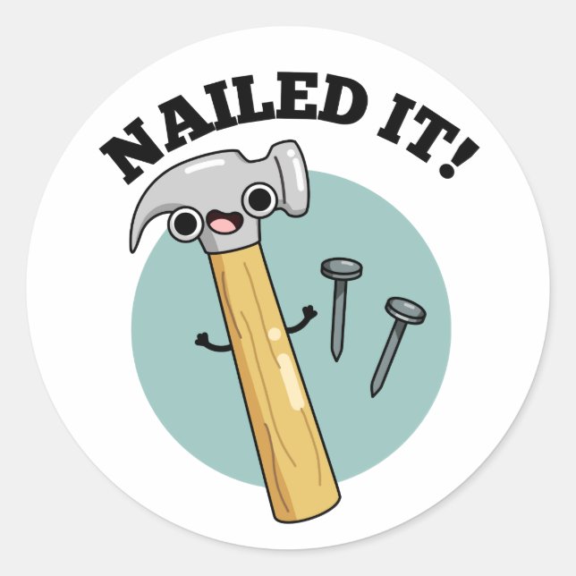 Sticker Rond Cloué Il Drôle Marteau Clou Nail Pun (Devant)