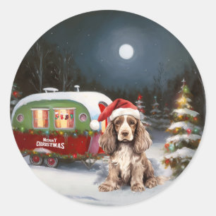 Sticker Rond Cocker d'hiver Spaniel Caravan Christmas Adventure