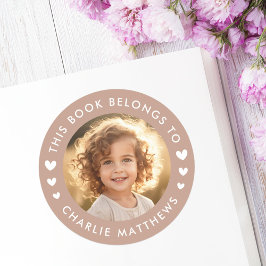 Sticker Rond Coeurs photo brun clair livre bibliothèque étiquet