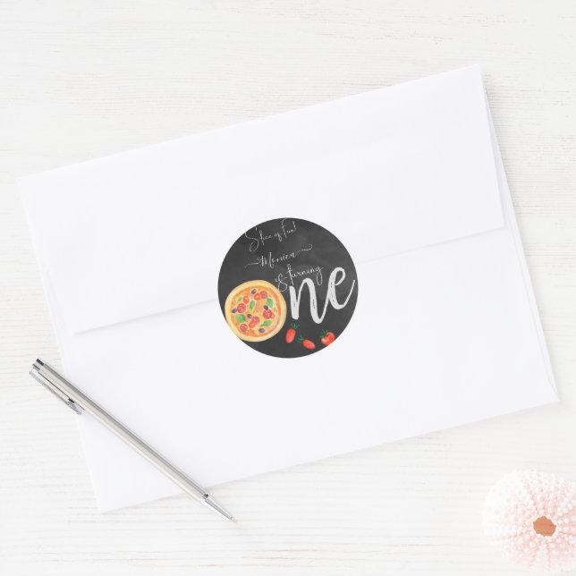 Sticker Rond Coupe de plaisir, premier anniversaire de pizza (Enveloppe)