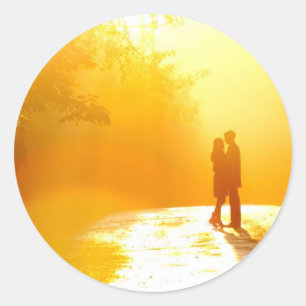 Sticker Rond Couple baisant au soleil