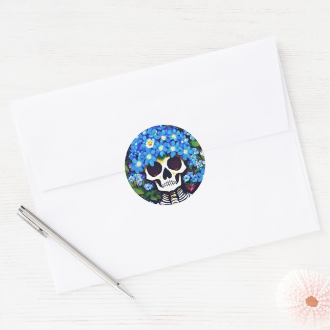 Sticker Rond Crâne avec bleu Oubliez-moi-pas Fleurs (Enveloppe)