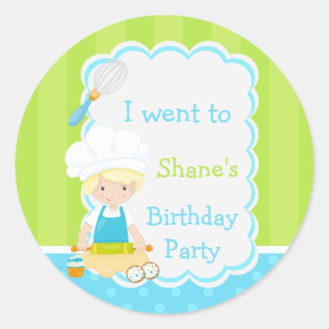 Sticker Rond Cute Blonde Boy Baking Anniversaire (Devant)