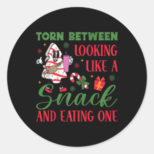 Sticker Rond Déchiré Entre L'Apparence D'Un Snack Et La Manger