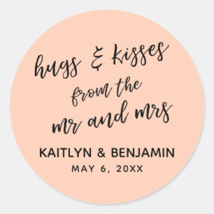 Sticker Rond Décontracté Hugs & Kisses de M. et Mme, Saumon