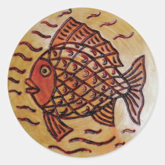 Sticker Rond Décor en bois avec poissons.