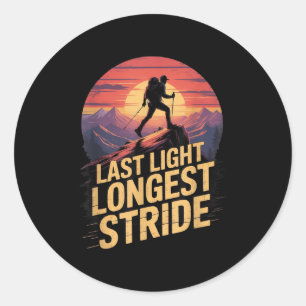Sticker Rond Dernière lumière Plus longue foulée Randonnée mont